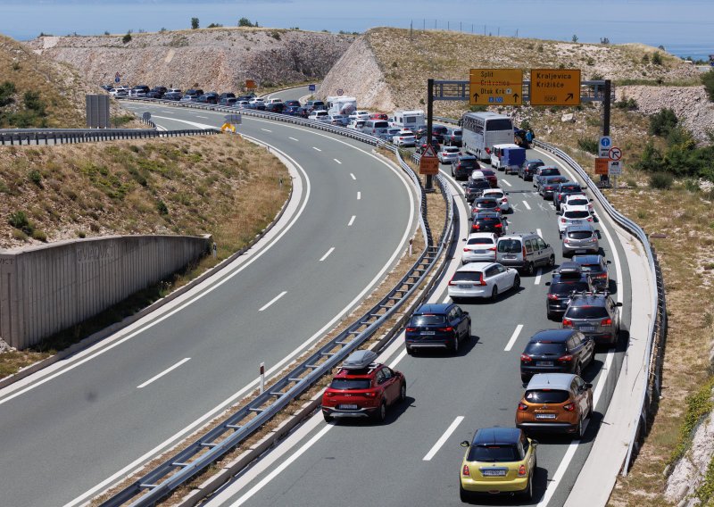 Oprez na Krčkom mostu: Zbog prometne nesreće kolone se protežu kilometrima