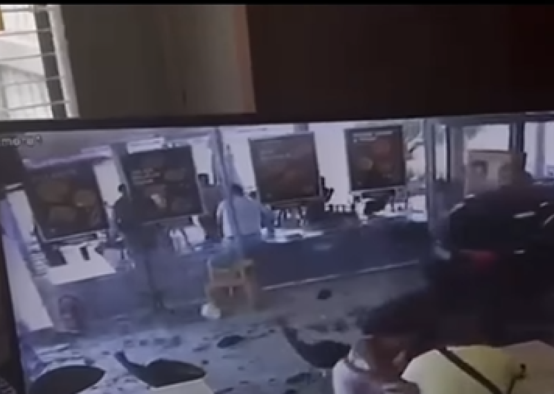 VIDEO Pojavila se snimka nesreće na A1: Audi probio staklenu stijenu i uletio među goste restorana