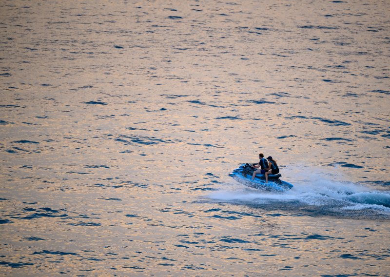 Hrvat nestao na jet-skiju kod Čiova: Tražili ga satima, pronađen kilometrima dalje