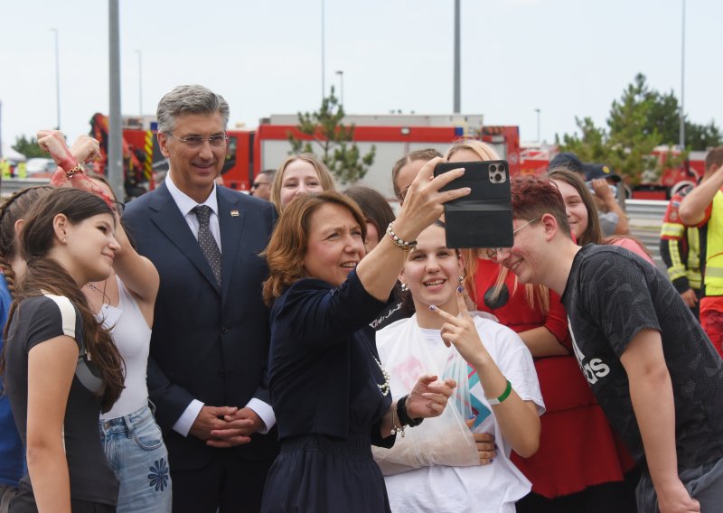 Stigla 'šamarčina' s hitne: 'Ova je ministrica promašila i stanicu i prugu i podstanicu'