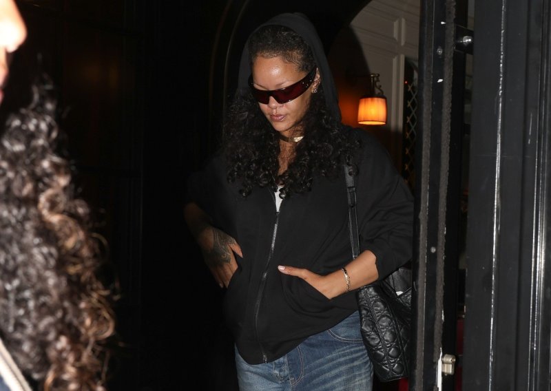 Zaboravite klasični denim: Rihanna nosi 'skean', najčudniji trend nove sezone