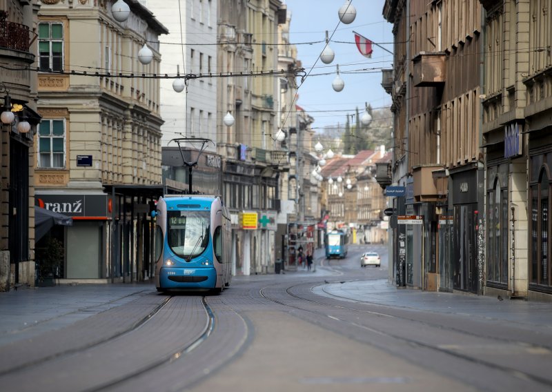 Taksi naletio na pješakinju u centru Zagreba: Žena ostala ležati na tramvajskoj pruzi