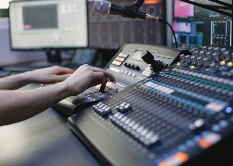 Slab interes za digitalni radio u Hrvatskoj: Na natječaj za nacionalnu koncesiju stigla tek jedna ponuda