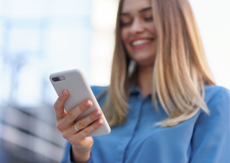 Mobitel ne mora biti loš za mozak: Važno je što na njemu radite