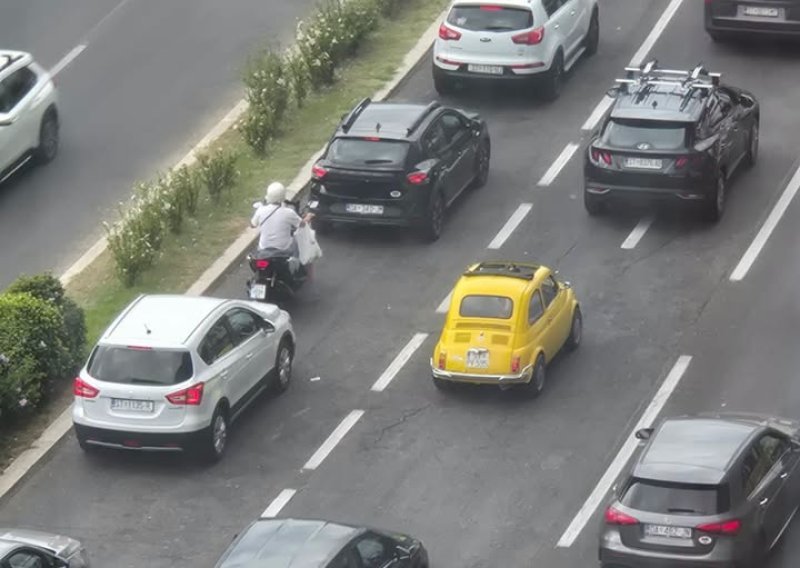 Pogledajte ovu fotografiju iz Splita: Čak 82 posto novih auta u Europi izgleda upravo ovako