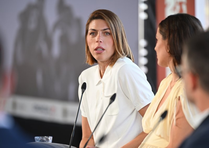 Ljetni kadrovi i simpatična fora: Blanka Vlašić zabavila obožavatelje novom objavom s odmora