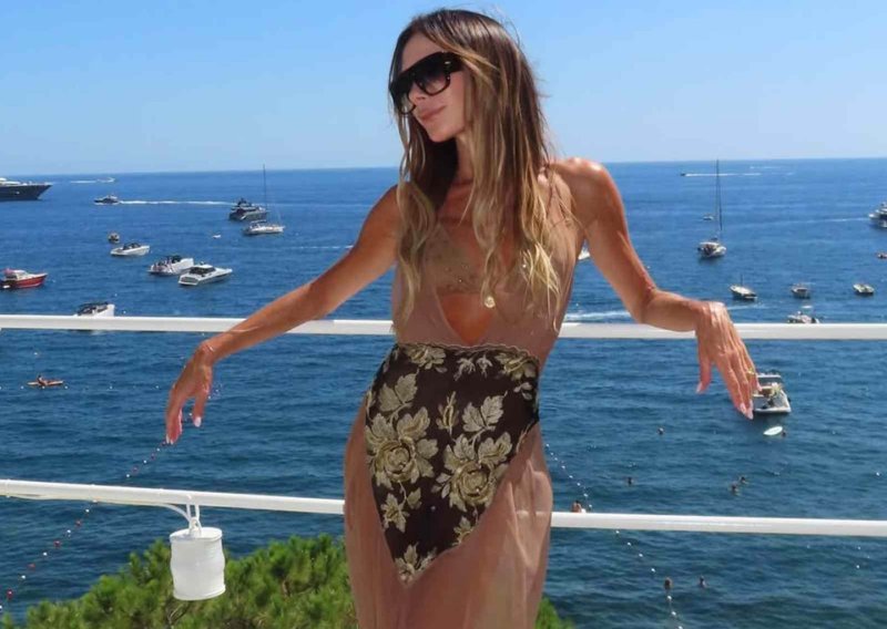 Victoria Beckham nosi fantastične sandale koje godinama ne izlaze iz mode
