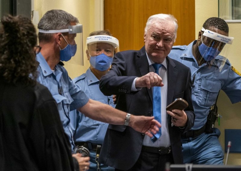 Smrt Ratka Mladića udarna vijest u Srbiji: Od činjenica o presudi do 'navodnog genocida'