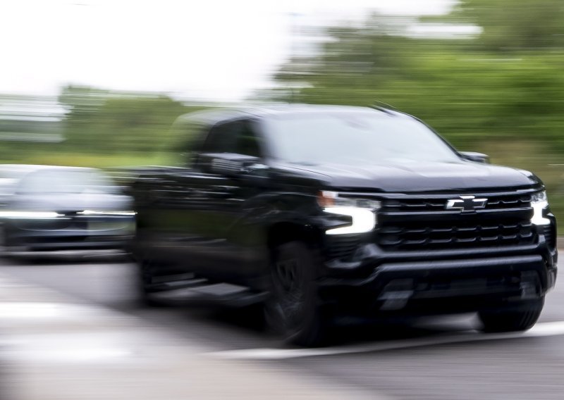 Djedov Chevrolet s 618.000 km godinama je propadao u dvorištu: Htio ga je ostaviti unuci, a onda su pokušali upaliti motor
