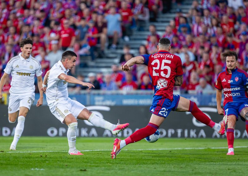 Hajduk vodi golom Racija! VAR ga spasio; priznao gol i poništio ga Poljacima, pogledajte sve situacije