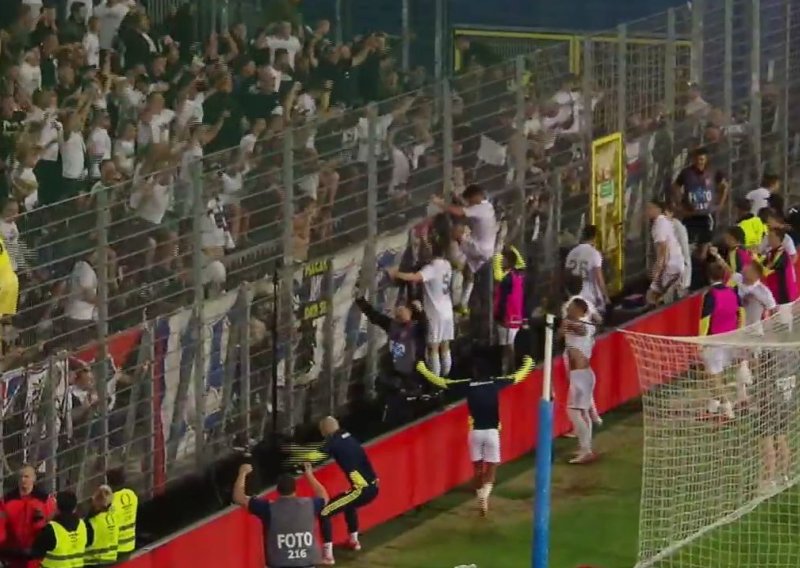 Emocije koje je Hajduk čekao godinama: Nakon posljednjeg zvižduka krenula je fešta za pamćenje