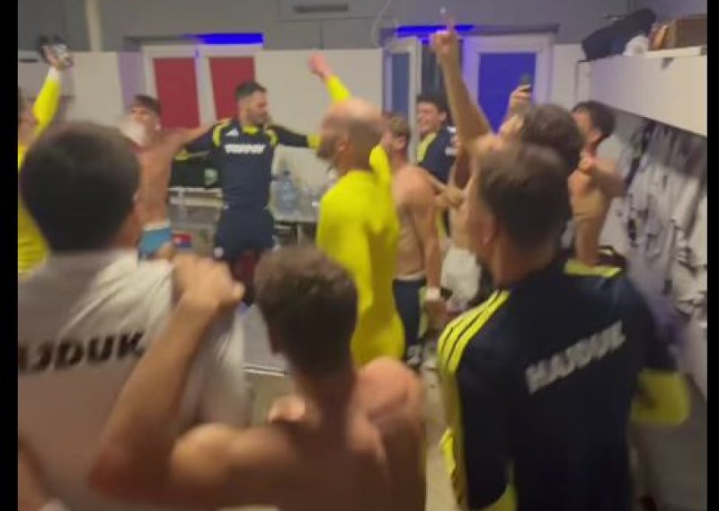 Delirij u Hajdukovoj svlačionici: Zaorila se 'Dalmacijo', s igračima slavili Bilić i Graf