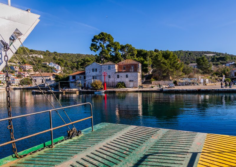 Stanovnici Drvenika pisali Jadroliniji: Traže direktnu liniju sa Splitom
