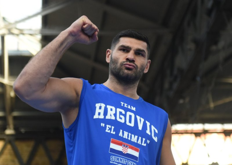 Filip Hrgović rekao 'Za dom spremni' pa tražio da novinar izbriše taj video