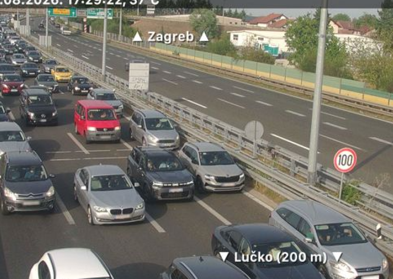 Kolone prema Zagrebu i moru: Prometna nesreća na A1