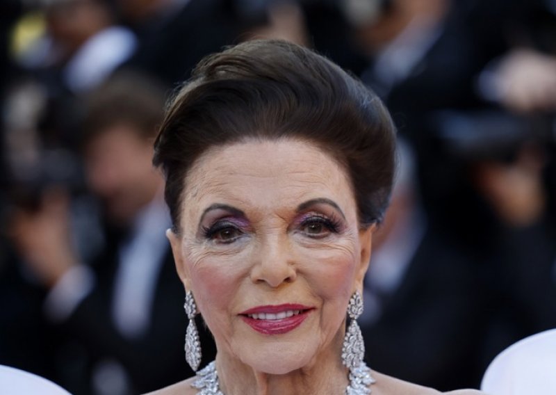 Vruće ljeto na Francuskoj rivijeri: Joan Collins očarala prizorima s ljetovanja, njezinoj energiji svi se dive