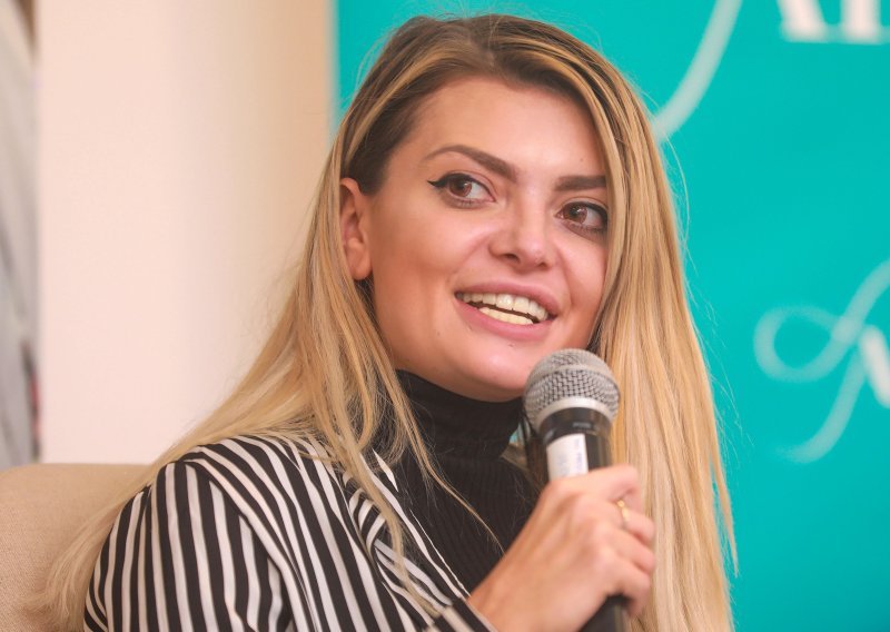 Ella Dvornik prisjetila se nestašluka iz djetinjstva: Lagala da je 6 puta pala vozački, 'zatočila' Arsena Dedića