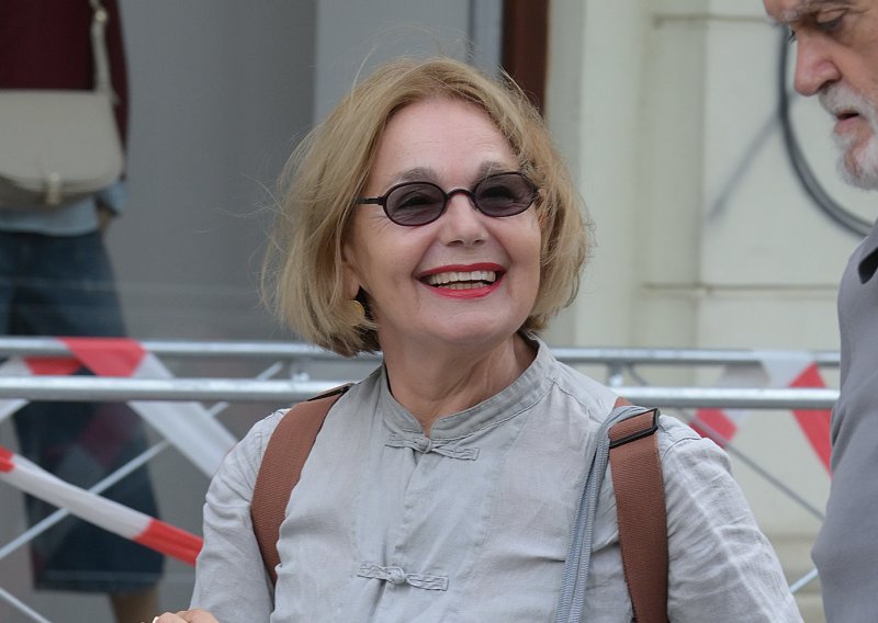 Bez visokih potpetica i kompliciranja: Vitomira Lončar pokazala kako izgleda udoban gradski stil