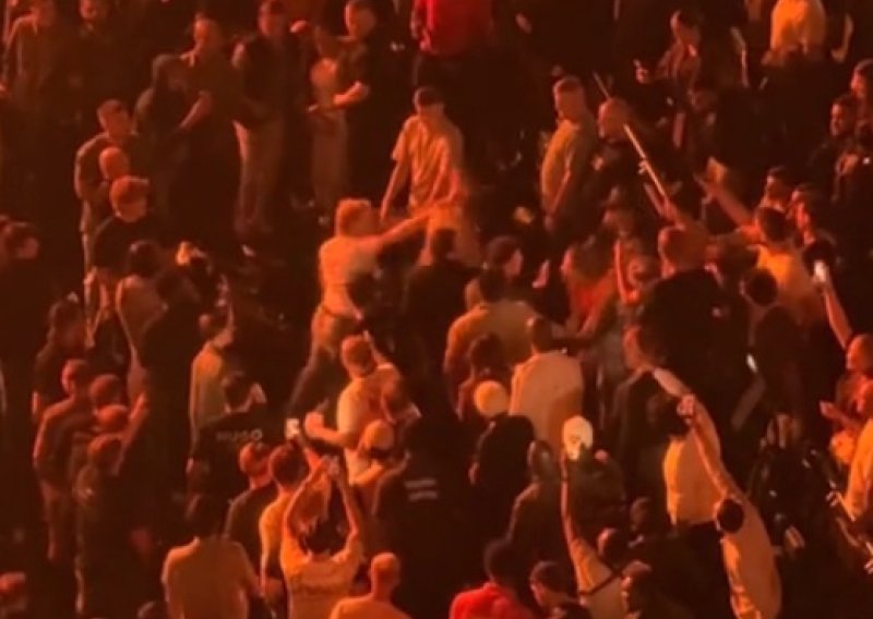 Tko se to mlatio u publici na meču Hrgovića i Itaume? Pogledajte video