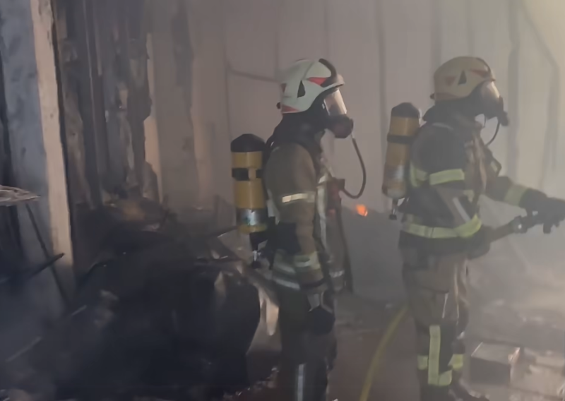 VIDEO Zbog požara u Karlovcu aktiviran SRUUK: 'Zatvorite prozore, ne približavajte se!'