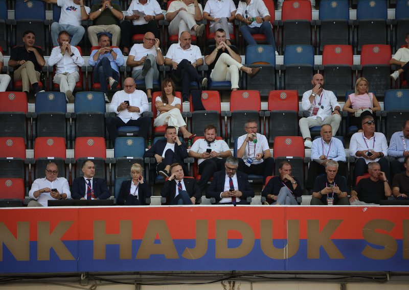 Novi igrač Hajduka pojavio se na Poljudu i uživo gledao rapsodiju Bilih protiv Lokomotive
