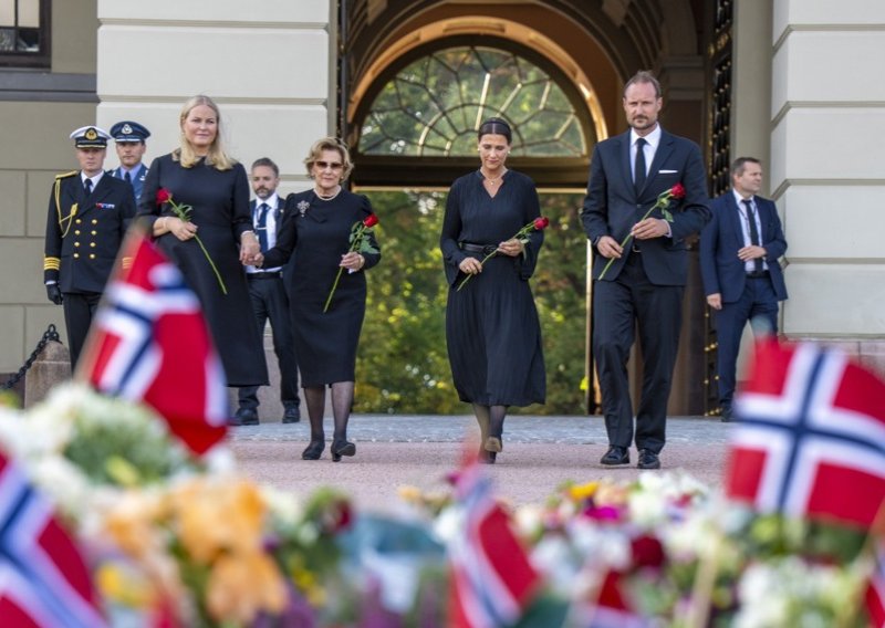 Pustili ga iz pritvora s nanogicom: Sin nove kraljice hodao uz lijes norveškog monarha, osuđen je za silovanje