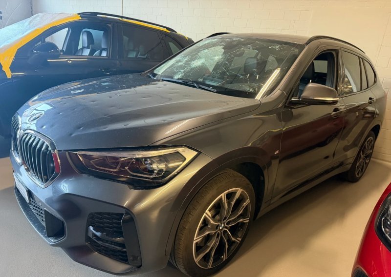 Oluja uništila automobile, a sada ih prodaju za pola cijene: Među njima Porsche, BMW, Touareg...