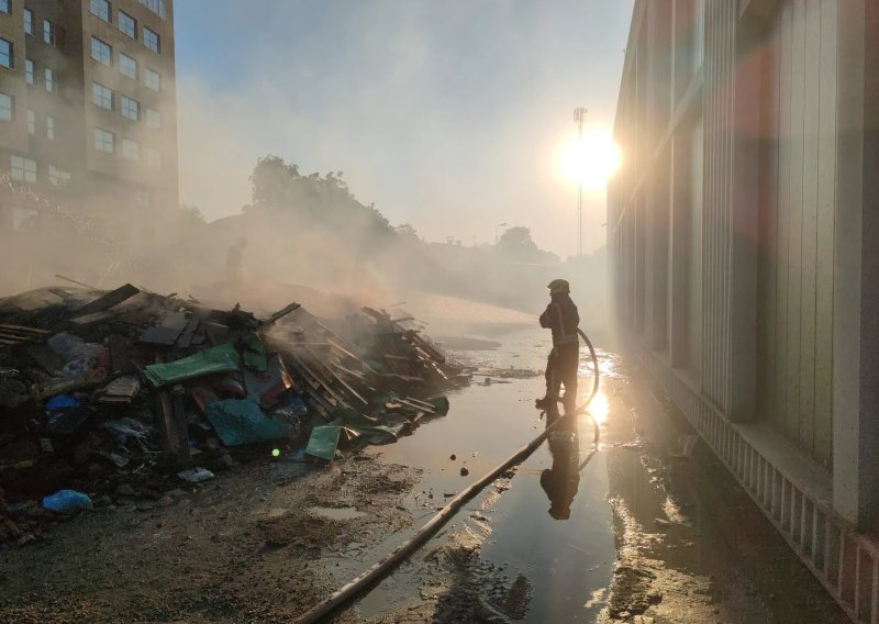 Gorilo na gradilištu: Dim zabrinuo Zagrepčane