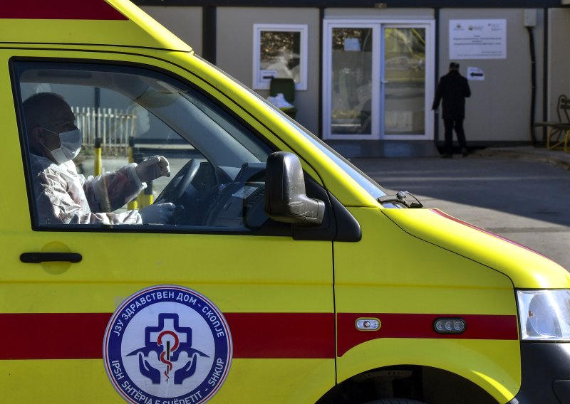 Krvava tučnjava: 13-godišnjak uboden nožem u srce, bori se za život