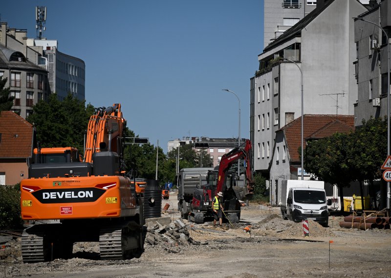 Pijana policajka se u Vukovarskoj zabila u bager, sud joj izrekao kaznu od 1710 eura