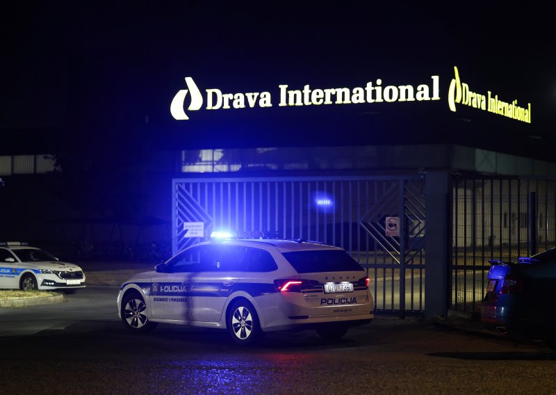 Buknuo požar u osječkoj tvrtki za preradu plastike: 'Dobili smo dojavu da gori otpad'