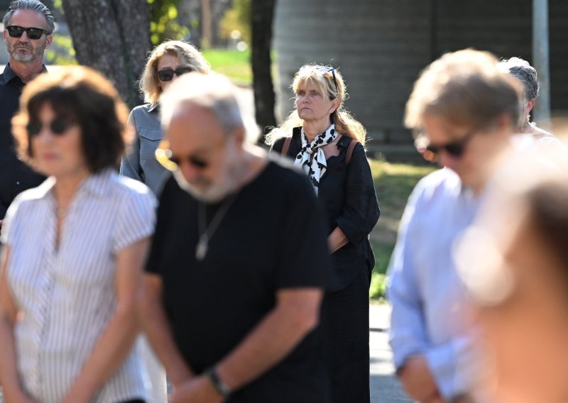 Posljednje zbogom legendi: Obitelj, prijatelji i kolege ispratili Stjepana Jimmyja Stanića na vječni počinak