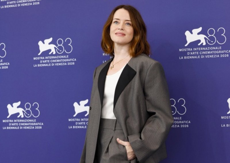 Bermude nikad nisu izgledale ovako elegantno: Claire Foy servirala odličan look u Veneciji