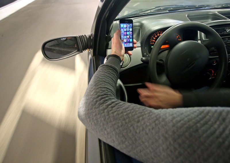 Istraživanje otkrilo zastrašujuću istinu o mobitelu za volanom: Policija vidi tek dio problema