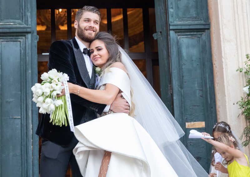 Duje Ćaleta-Car seli u Italiju, a supruga Adriana jasno mu je dala do znanja što misli