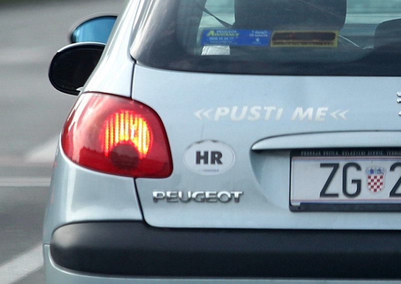 Mnogi hrvatski vozači ovo ne znaju: Evo kada morate imati HR naljepnicu na automobilu