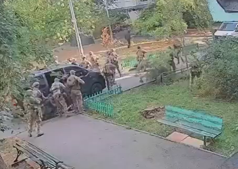 VIDEO Potpuni kaos u Kijevu: Ukrajinski obavještajci pucali jedni na druge, Zelenski pobjesnio