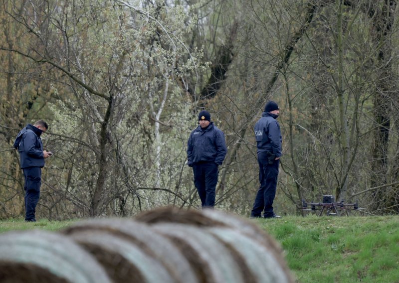 Alarm uz hrvatsku granicu: U BiH otkrivene veće skupine migranata, dignuti dronovi i dodatne policijske snage
