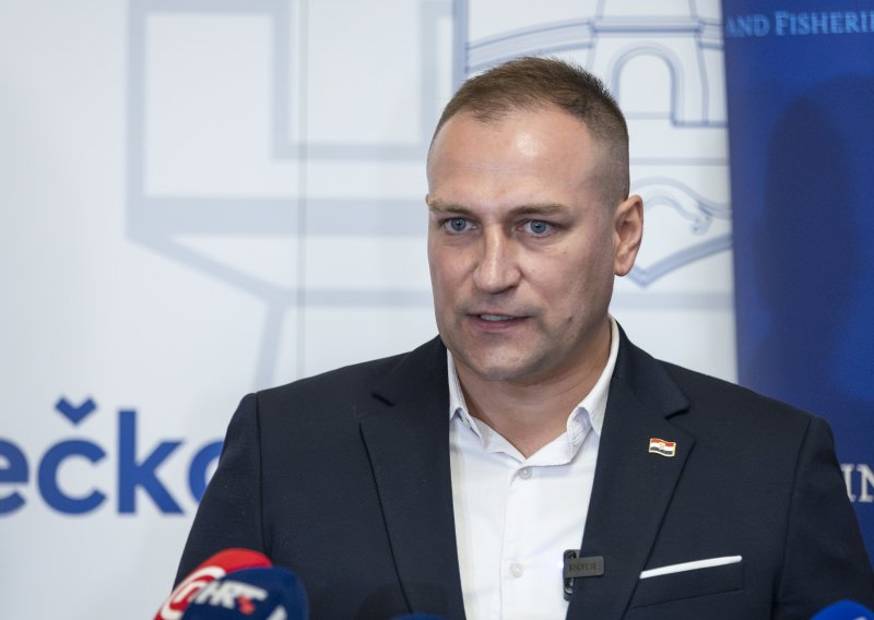 Ministar Vlajčić otvorio obiteljski album: Posebnom porukom supruzi otkrio koliko mu znači