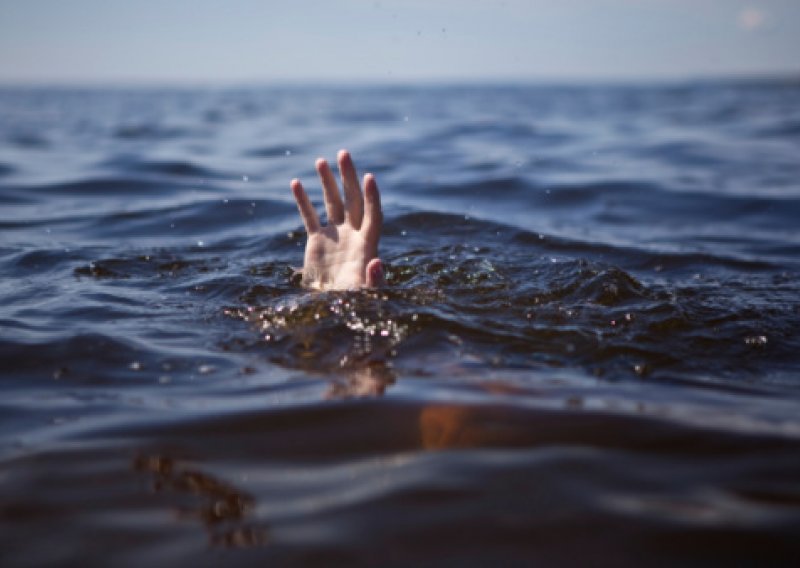 Na obali Kupe u Sisku pronađeno tijelo mrtvog muškarca, u Petrinji djevojke
