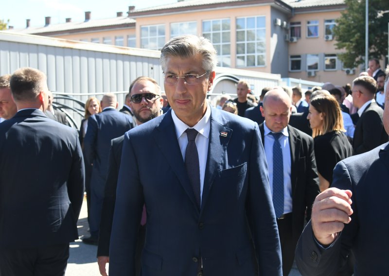 Plenković: Iz svemira se vidi što oporba radi. Problem neće riješiti prosvjed, nego Vlada