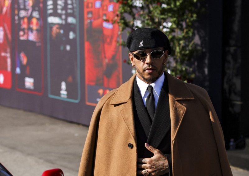 Lekcija iz stila i luksuza: Lewis Hamilton u odijelu, kaputu boje devine dlake i kultnom Ferrariju F40 zasjenio sve u Monzi