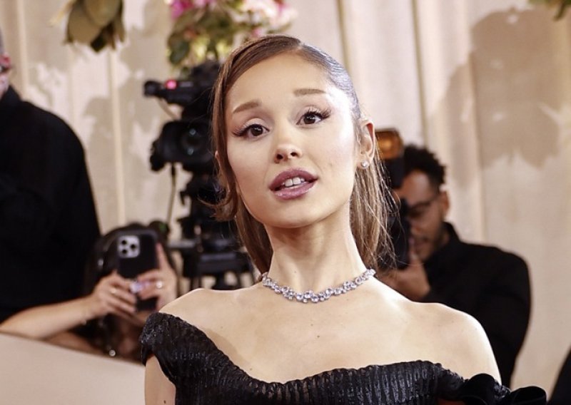 Ariana Grande u suzama završila turneju i poručila: 'Ljudi trebaju predah'