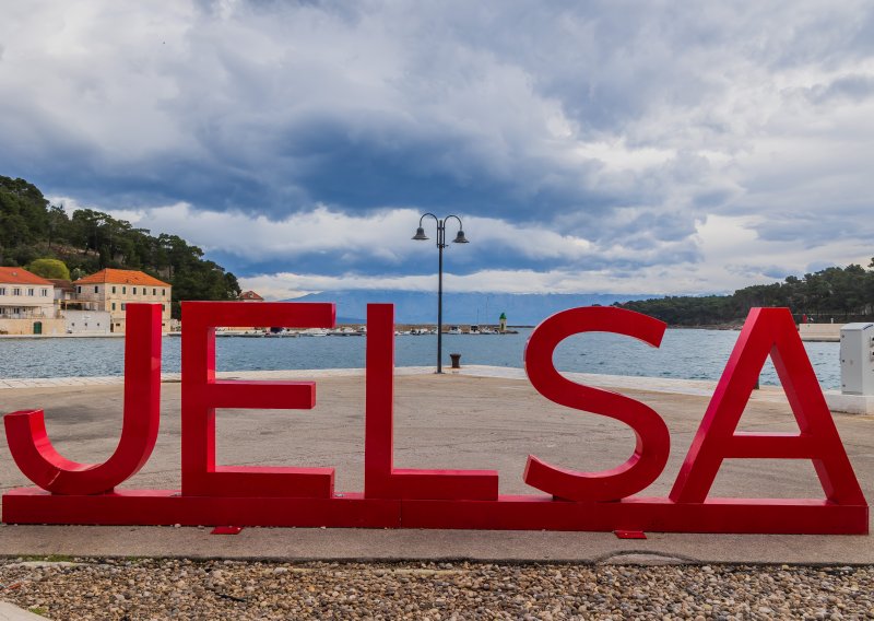 Hrvatska pošta dostavila paket na adresu 'Debeli Englez, Jelsa'. I stvarno je stigao pravom čovjeku