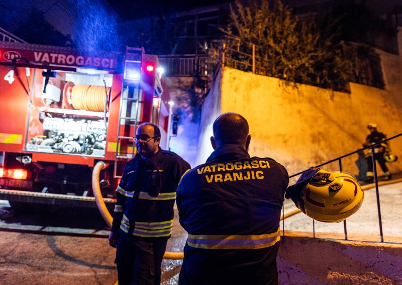 FOTO Planulo iznad Solina: 'U jednom trenutku vatra je probila između kuća'