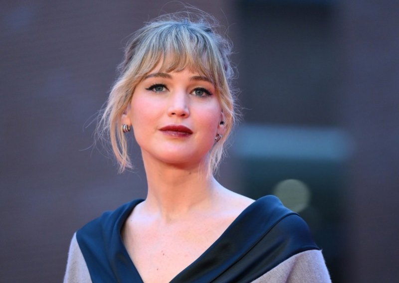 Jennifer Lawrence progovorila o operacijama: 'Voljela bih ukloniti masnoću iz obraza, ali svi bi odmah znali'