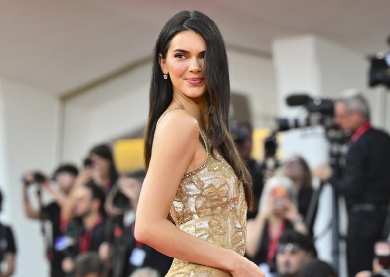 Kendall Jenner prvi put na crvenom tepihu u Veneciji: Iz ormara je izvadila haljinu stariju od nje