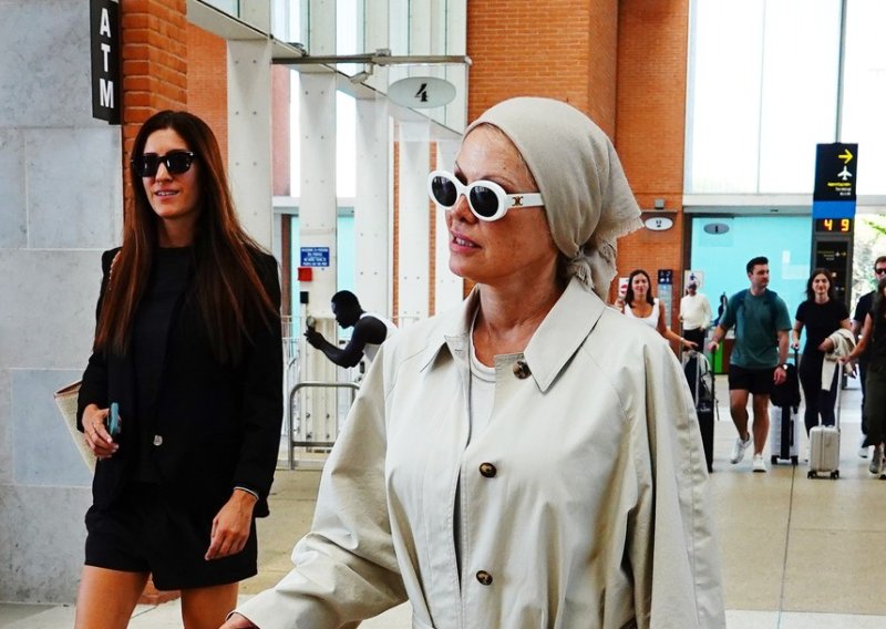 Baloner, balerinke i marama: Pamela Anderson u besprijekornom jesenskom izdanju oživjela stil Grace Kelly