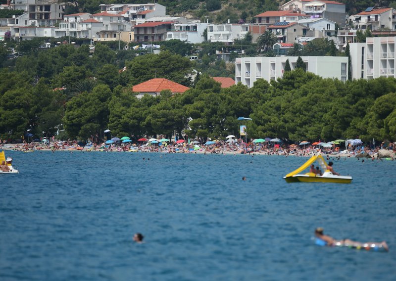 Tražio je smještaj u Tučepima, dobio cijenu i odmah otvorio ponudu hotela: Usporedba je pokrenula svađu