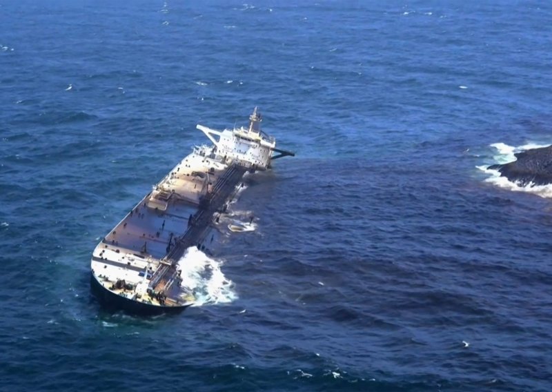 Četiri rakete pogodile iranski tanker kod ključnog otoka: 'Raznosimo ga u komadiće'